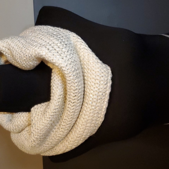 Accessories - Infinity Winter scarf